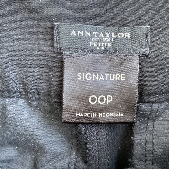 Ann Taylor Petite Signature Black Capri Length Pants - Picture 7 of 12